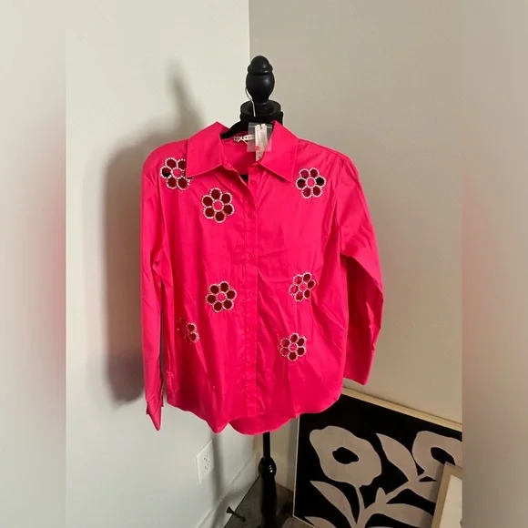 Alice + Olivia Flower Cut outs button up Shirt Pink NWT - Picture 3 of 3